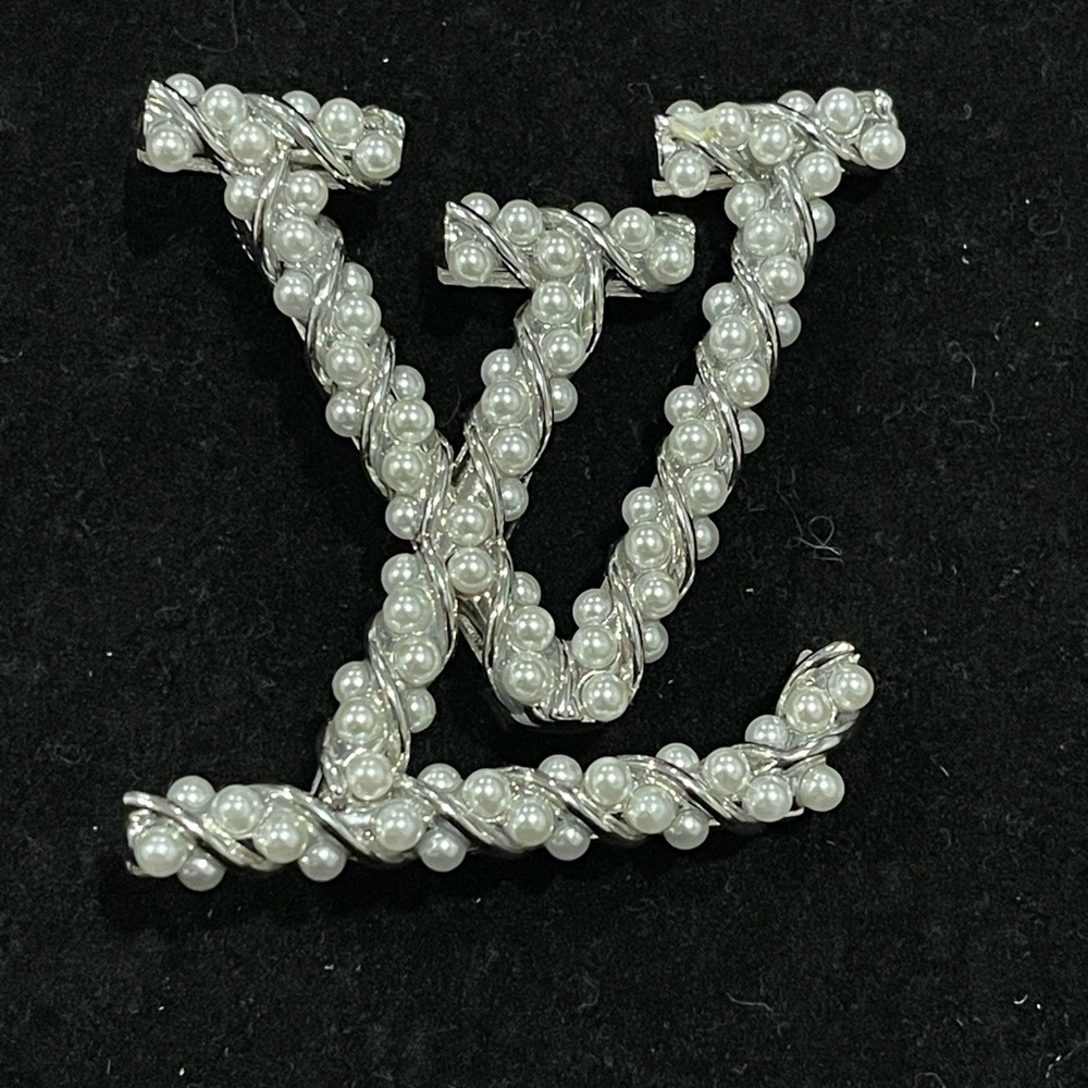 Fashion Jewelry Stamped Pearl-Studded Brooch